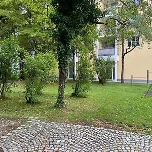 Mit Garagenparkplatz An U-bahnstation München
